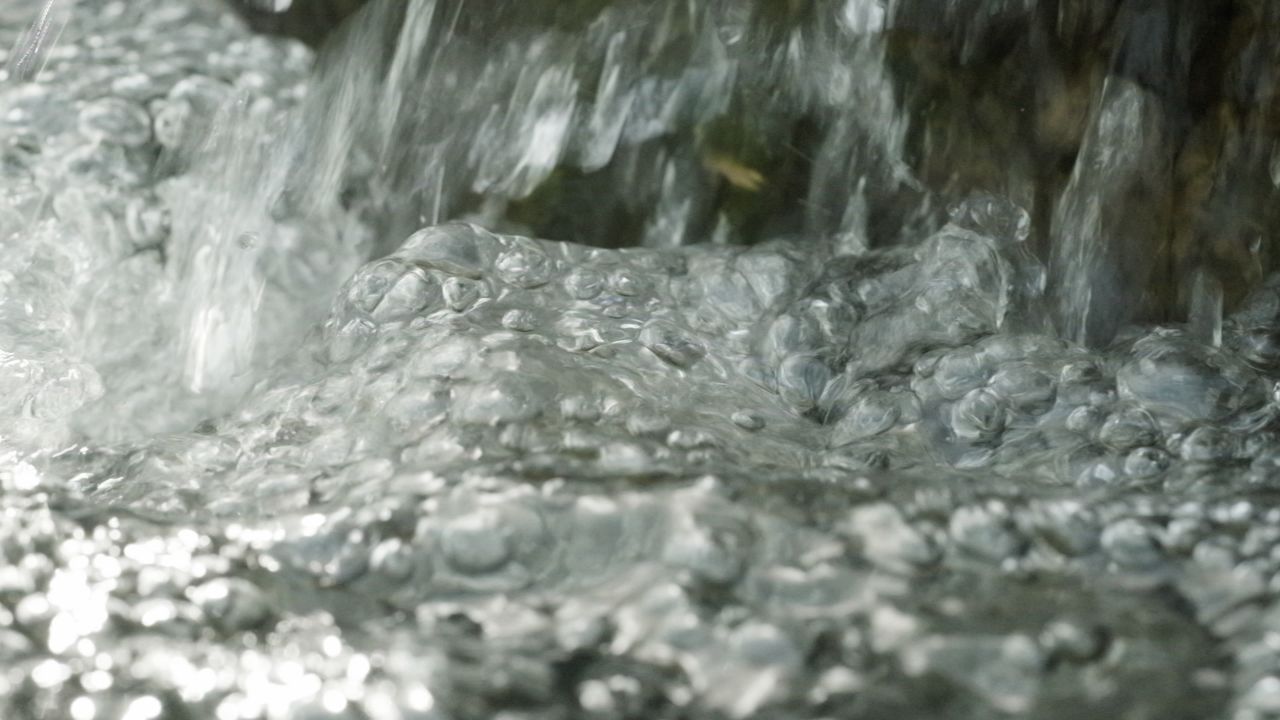 清澈山泉水温泉矿泉水小溪山涧 29
