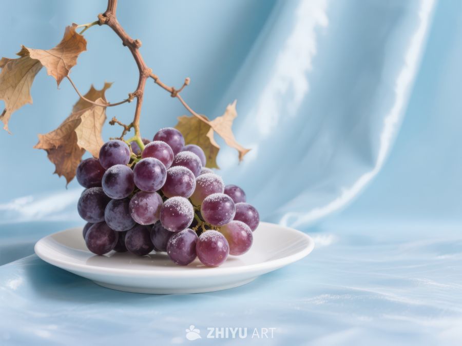 盘中紫葡萄与秋叶的静物组合 283