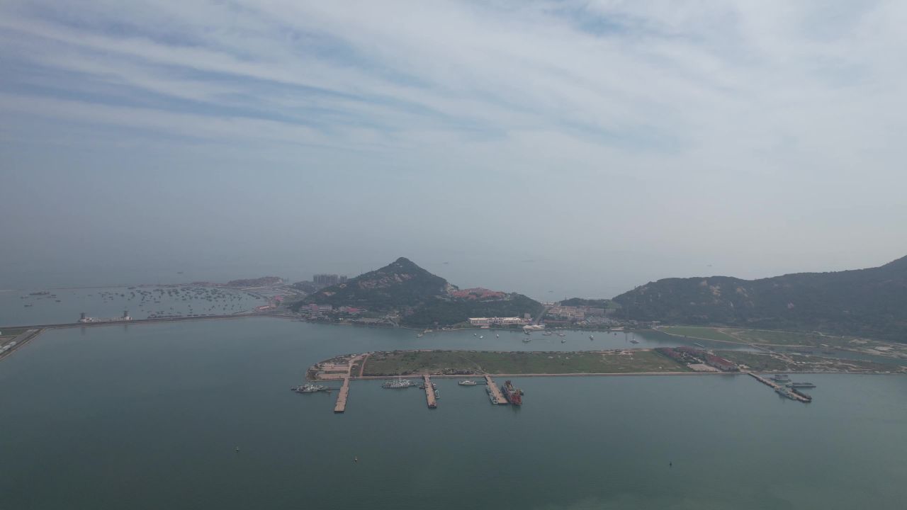 江苏连云港码头集装箱进出口贸易航拍 