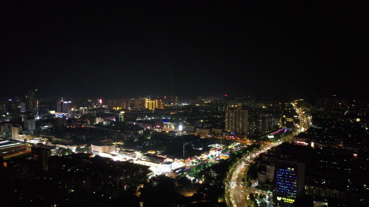 江苏连云港夜景步行街人流航拍