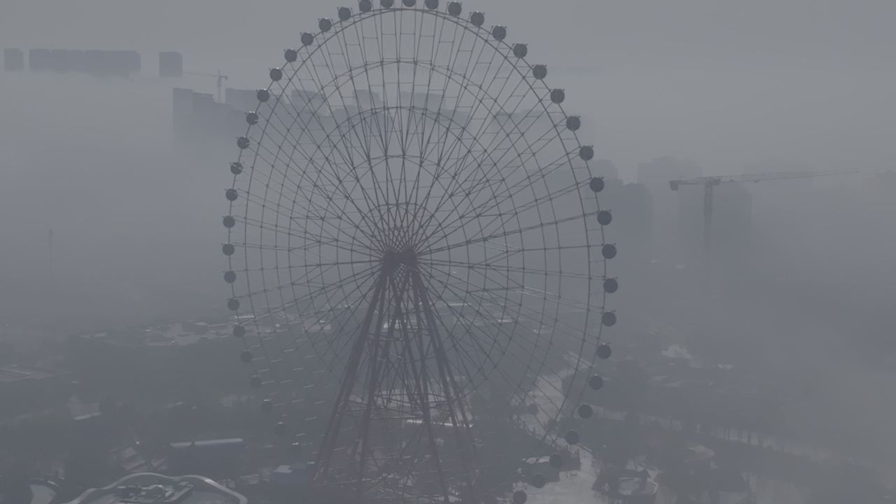 雾中摩天轮