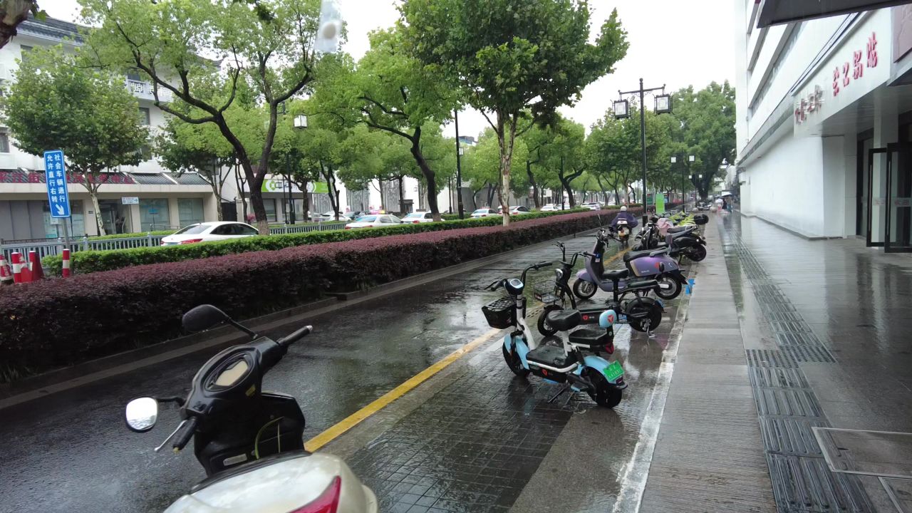 江苏苏州下雨素材实拍
