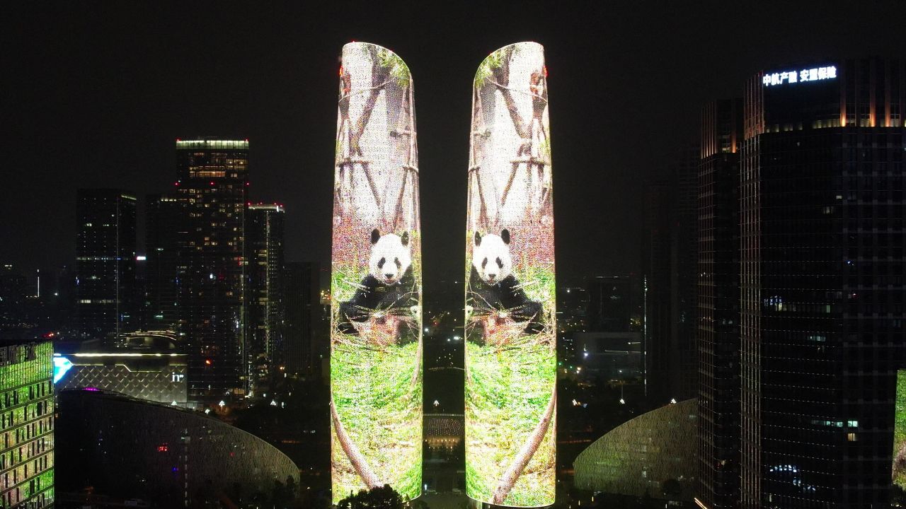 成都金融中心双子塔夜景灯光航拍