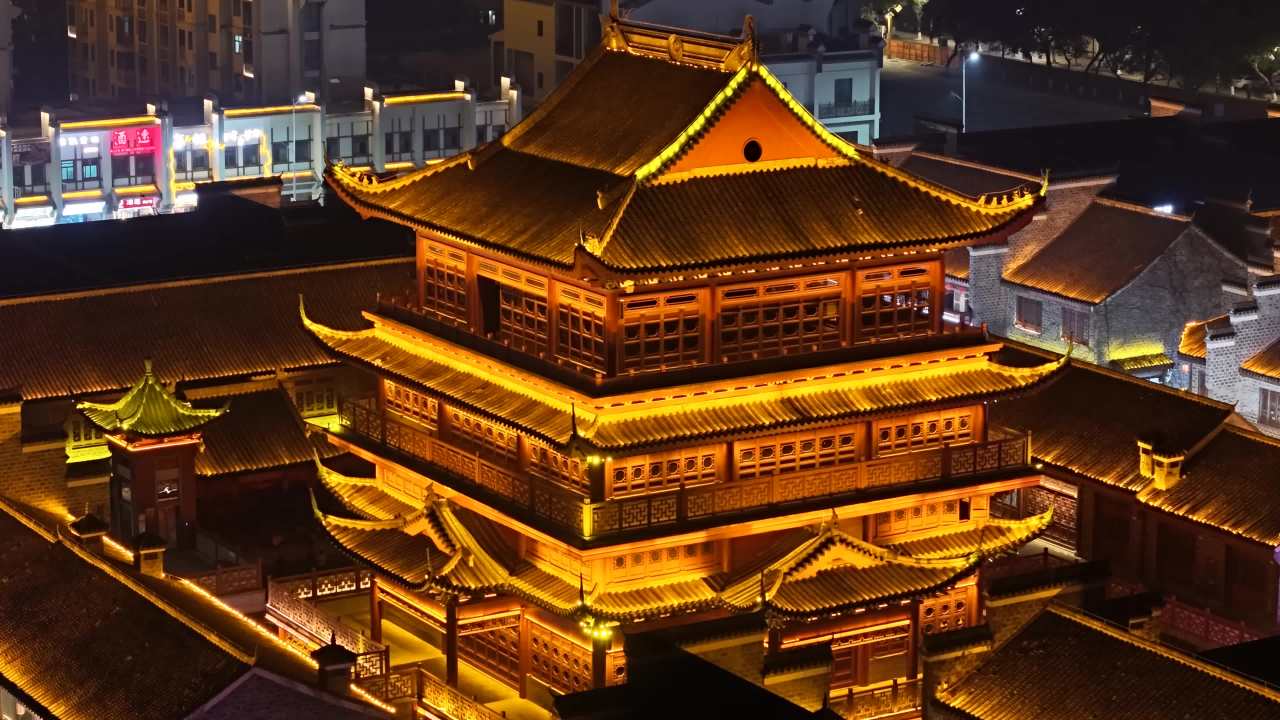 灯火辉煌的古建筑夜景
