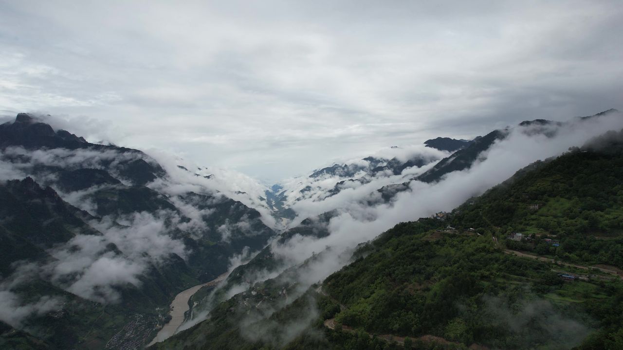高山峡谷江河 云南怒江