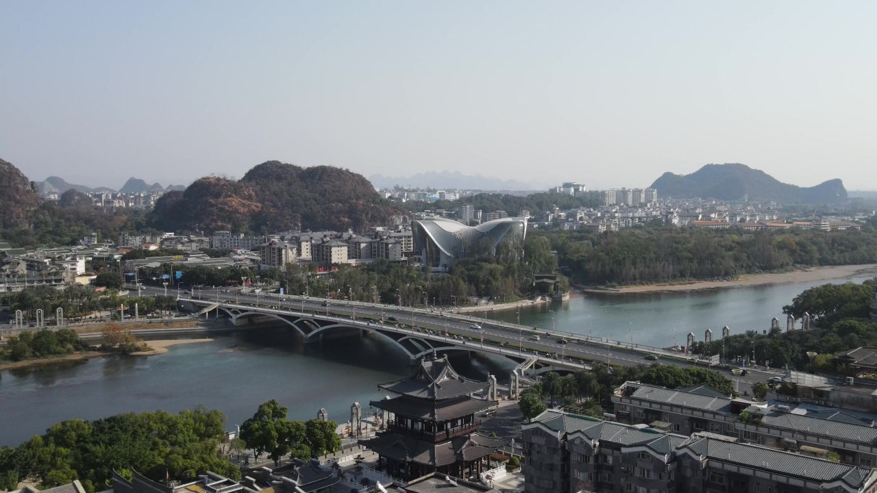 4k航拍桂林解放桥大剧院城市风景