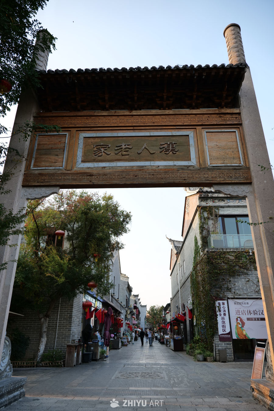 兴汉胜境景区一角 122