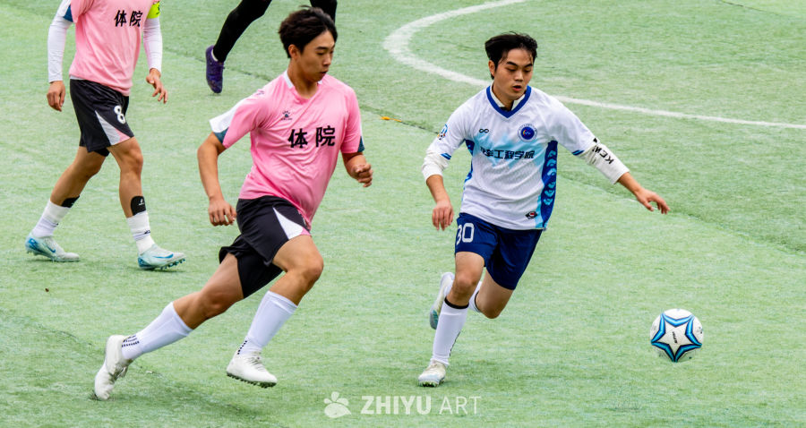 校园足球赛：青春对决