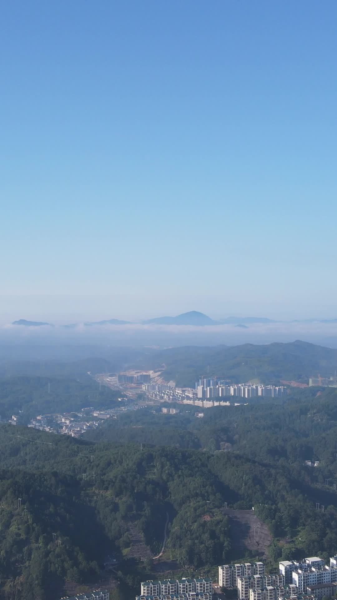 山城晨雾