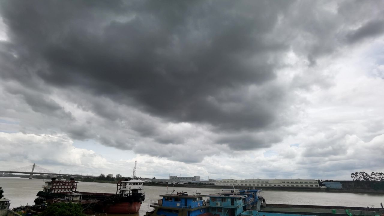 台风过境，延时拍摄黑云压城