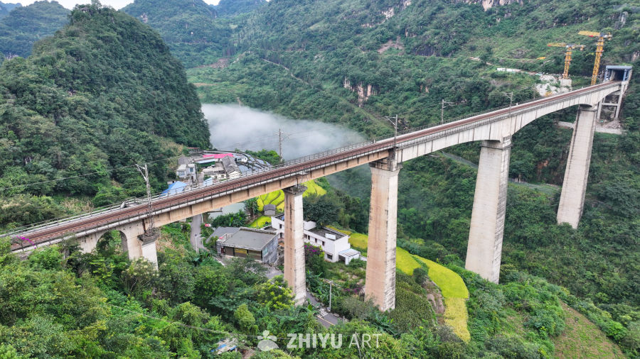 航拍铁路火车桥梁 峡谷瀑布 3