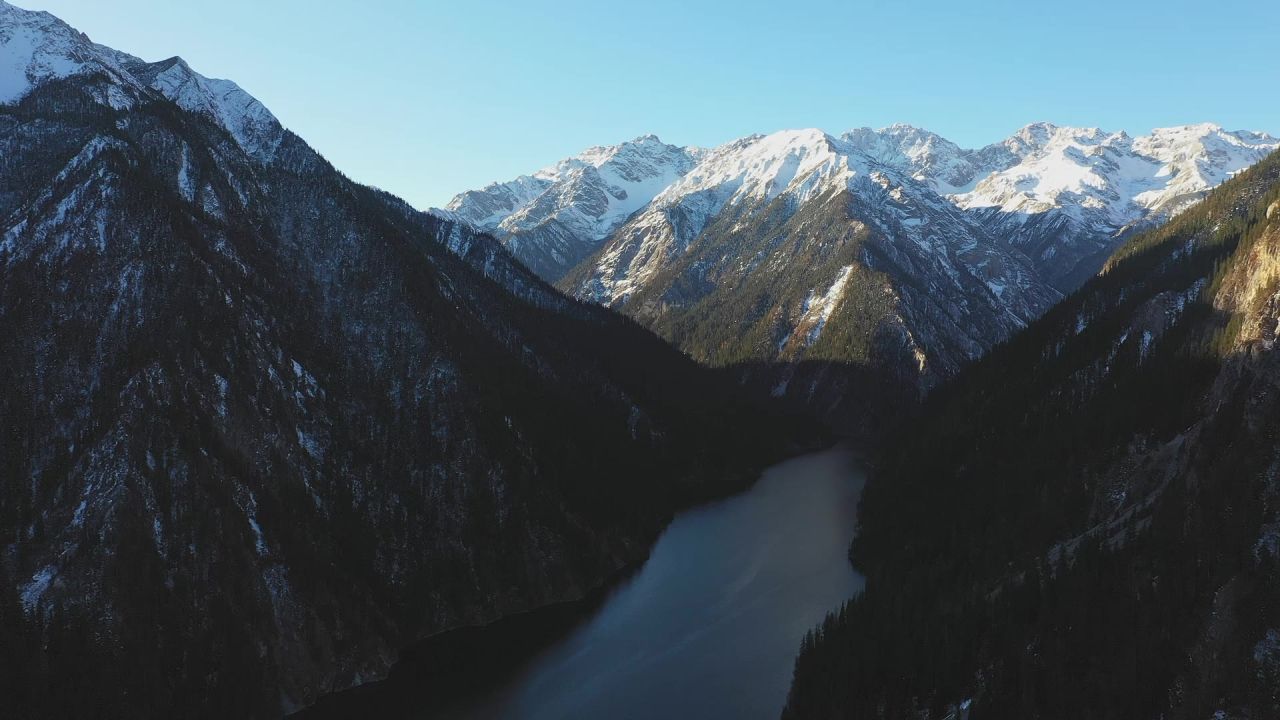 航拍九寨沟长海雪景