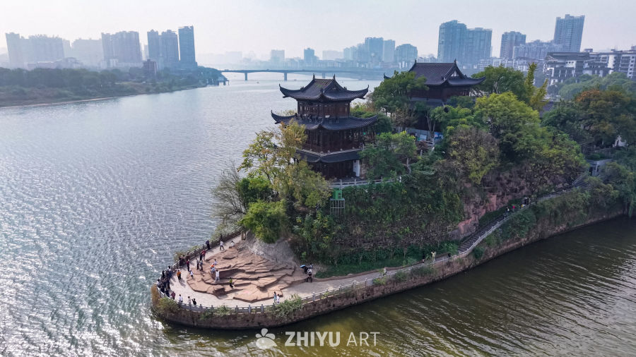江畔古楼与现代都市