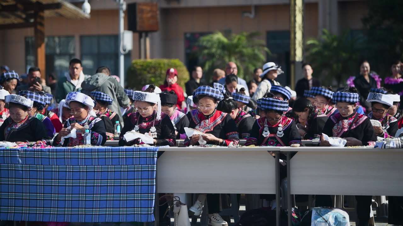 4k布依族刺绣比赛 绣娘刺绣非遗文化