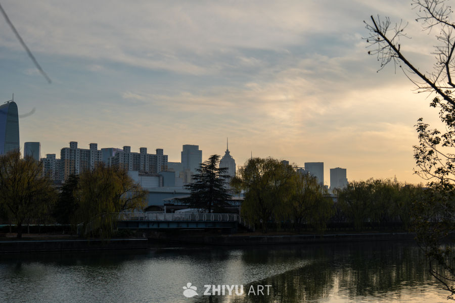 城市河畔黄昏景