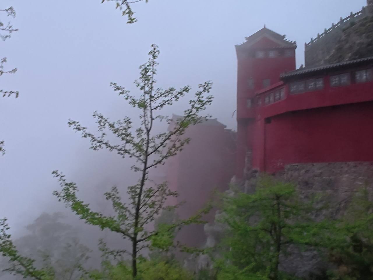 雾中古寺