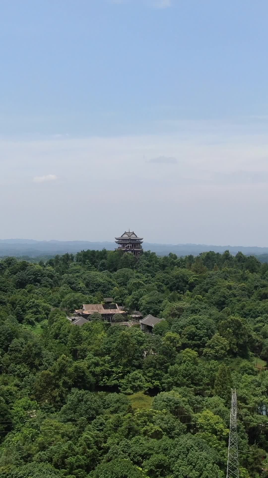 古塔隐于林间