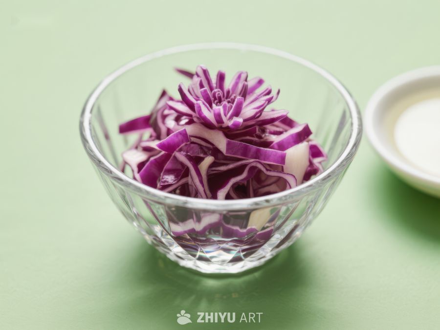 紫色卷心菜切丝置于透明碗中 1837