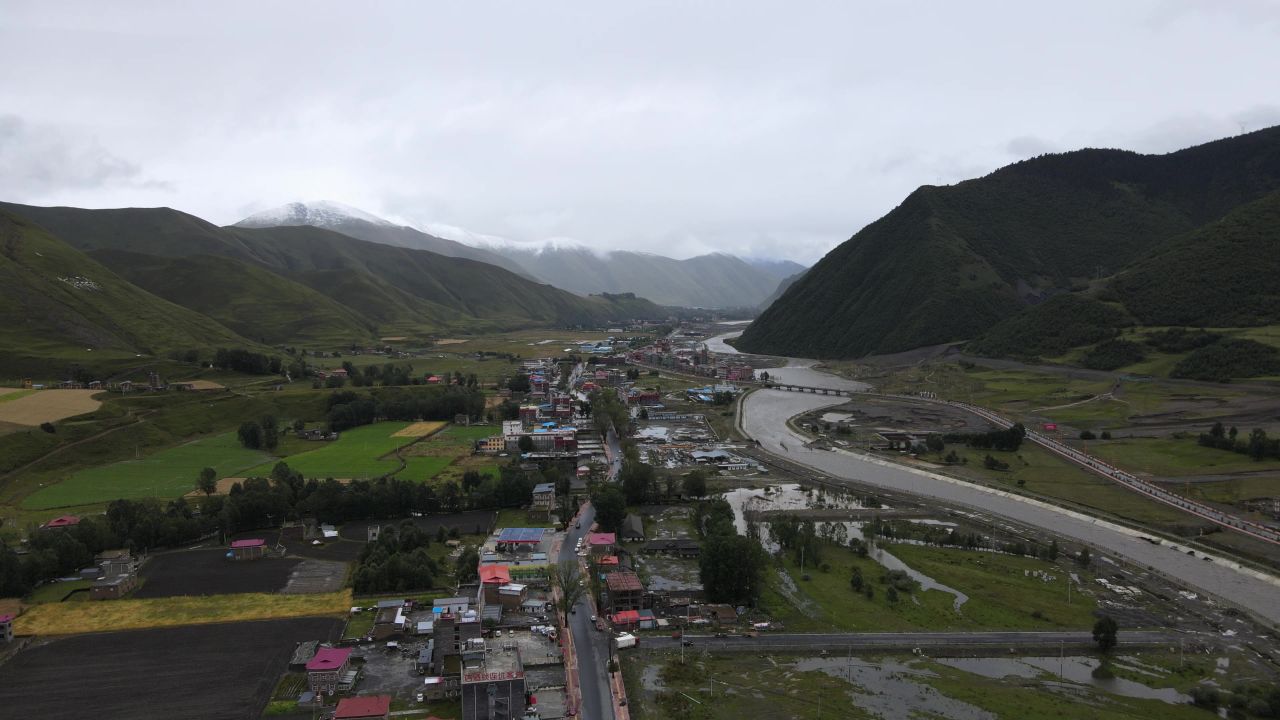 雨中新都桥航拍 7