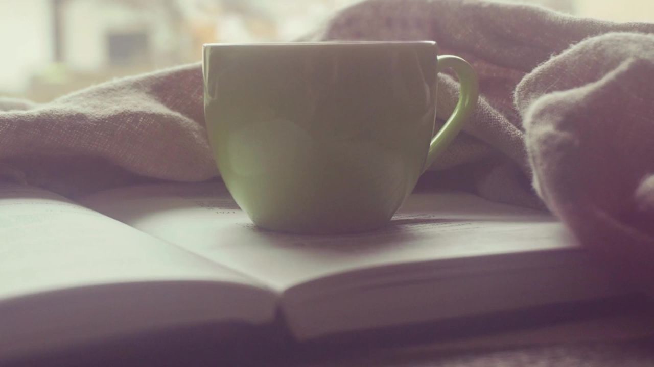 咖啡杯上午早餐阅读书