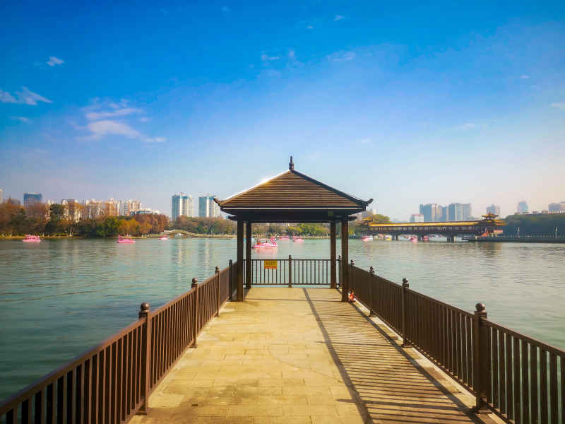 湖南长沙烈士公园年嘉湖风景摄影图