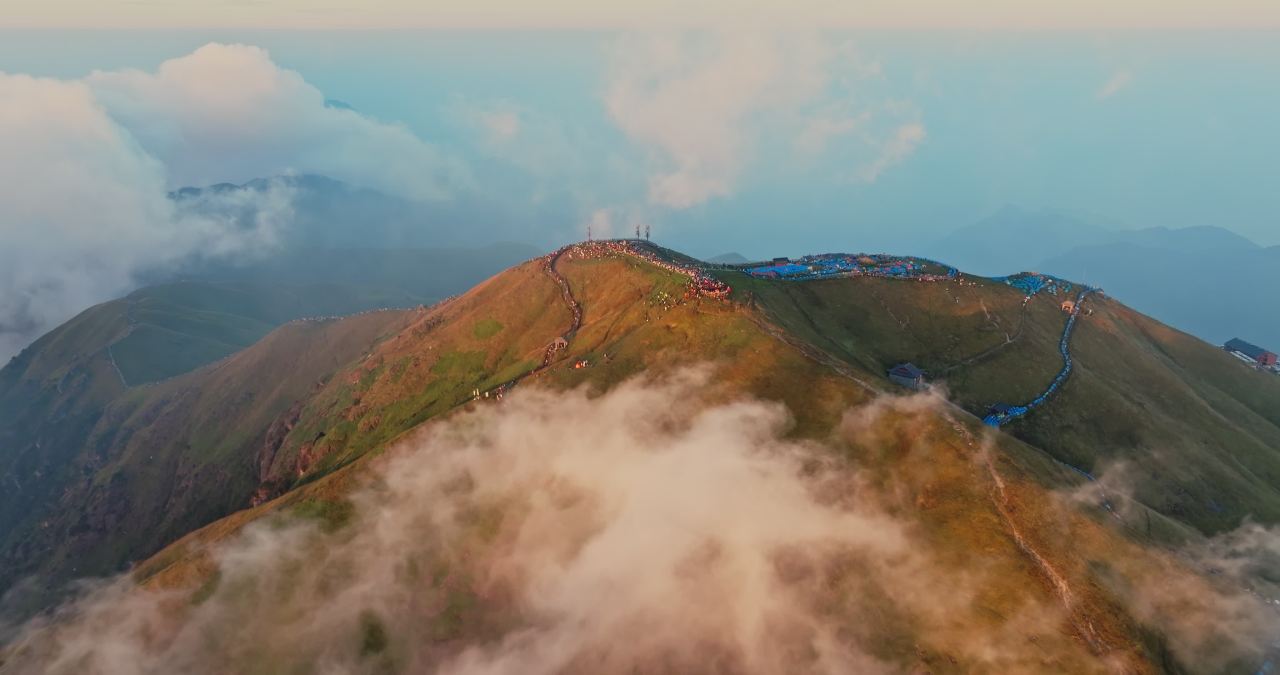 江西萍乡武功山日出日落云海风光航拍 10