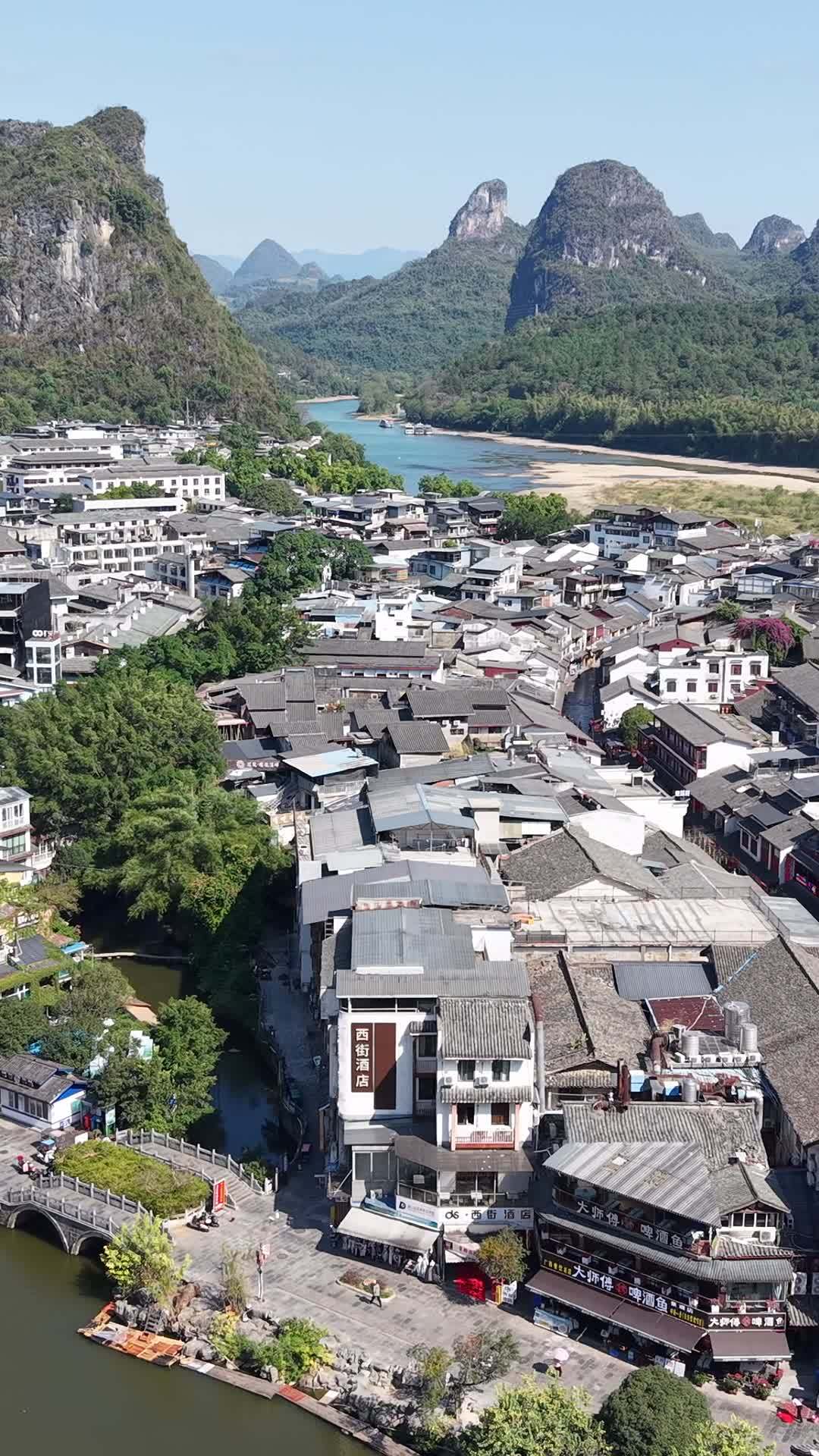 古镇山水画卷