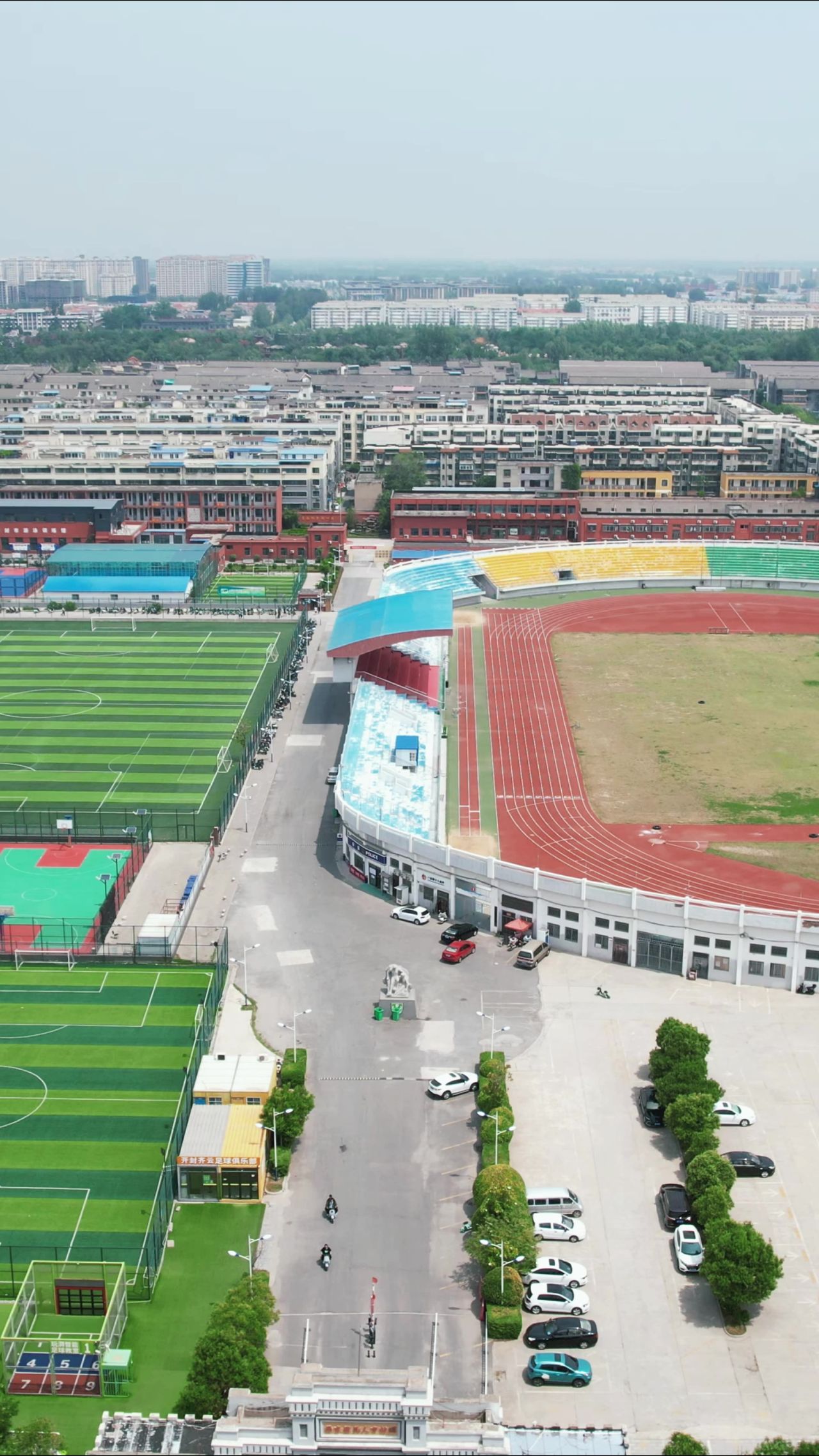 航拍河南开封城市建设