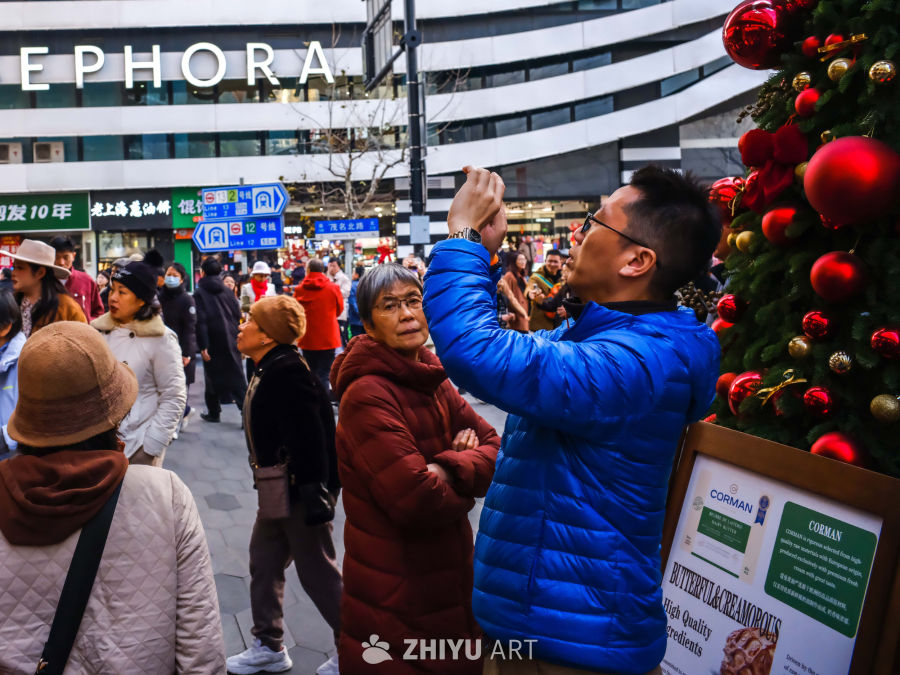 圣诞街头：购物与节日的交汇