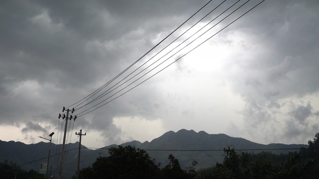 暴雨前