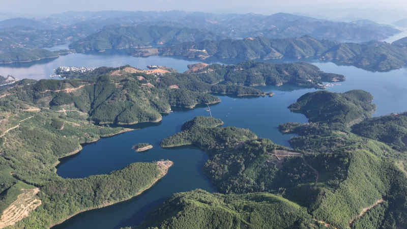 大美山川  水墨万峰湖