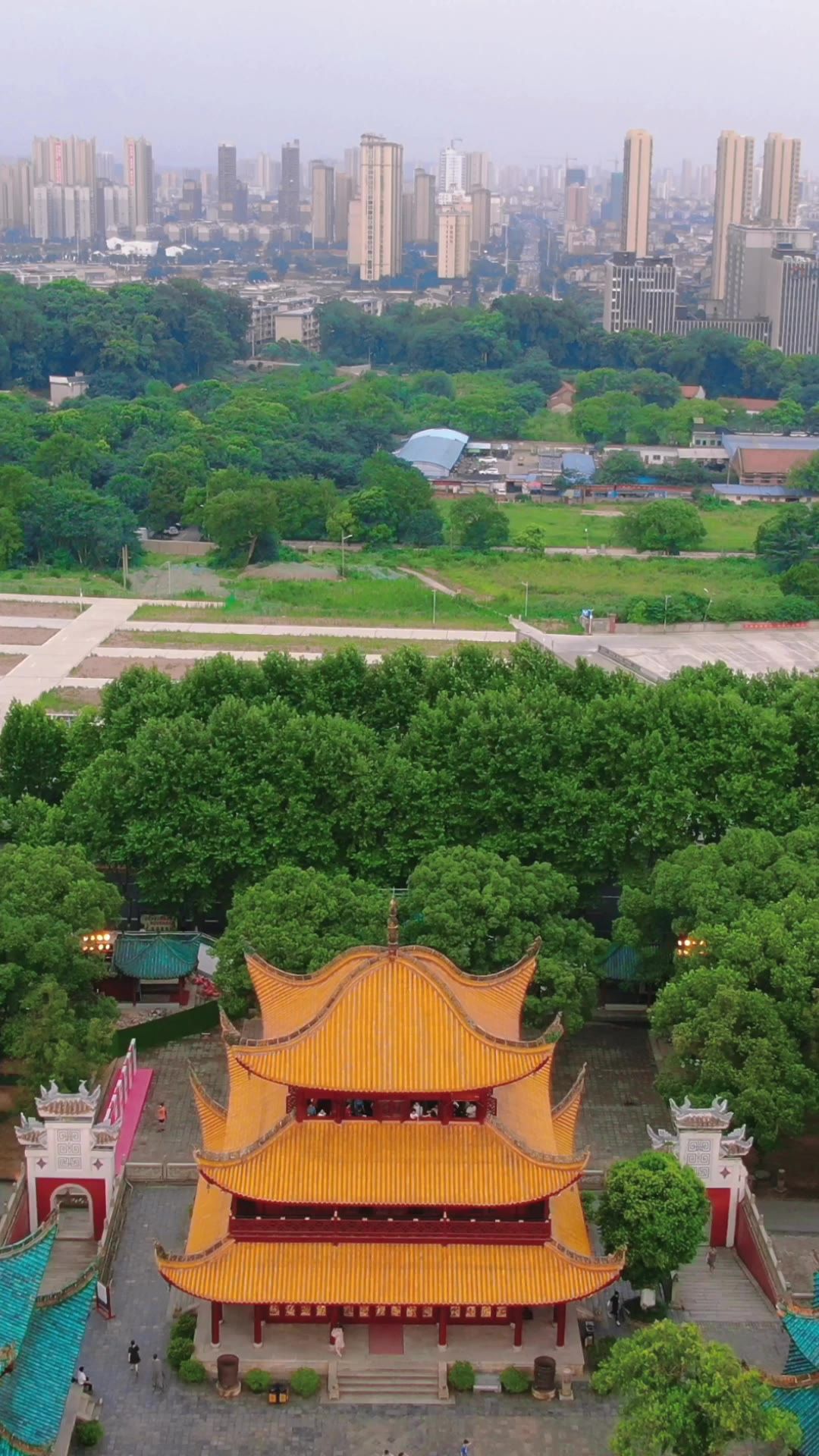 旅游景区湖南岳阳楼竖屏航拍 
