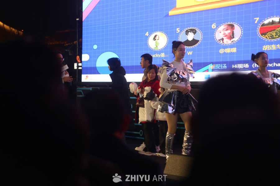 舞台上的互动表演