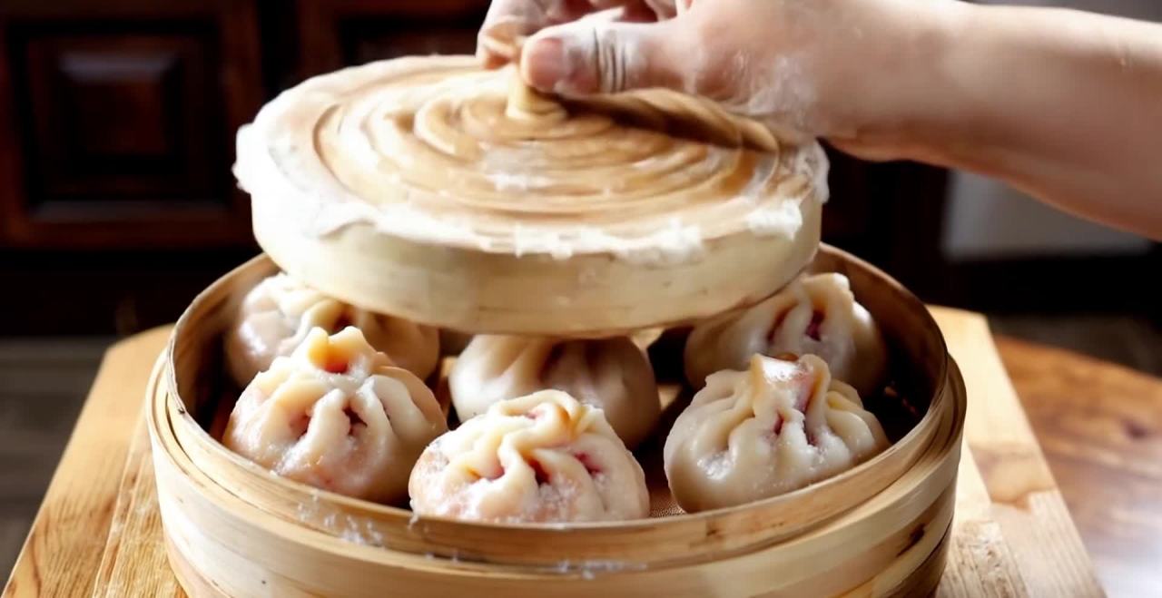 热气腾腾的豆沙包：蒸笼中的美味享受