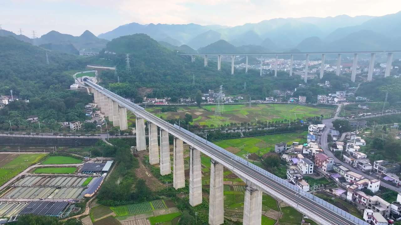 4k航拍贵州盘兴高铁试运营 铁路交通