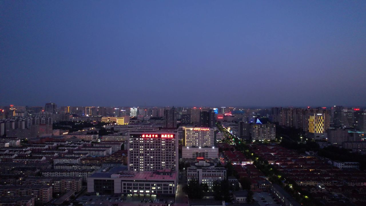 山东潍坊城市晚霞夜幕降临夜景灯光交通航拍 