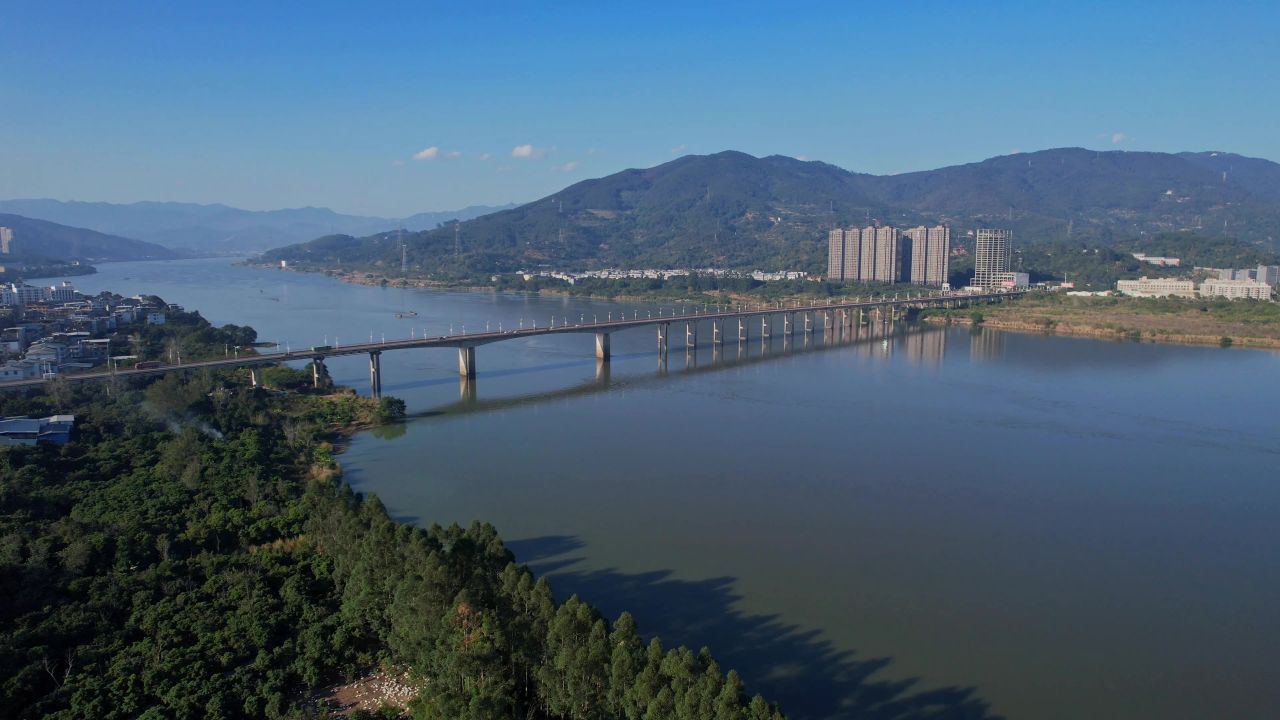 航拍福州闽侯大桥建筑风光 4
