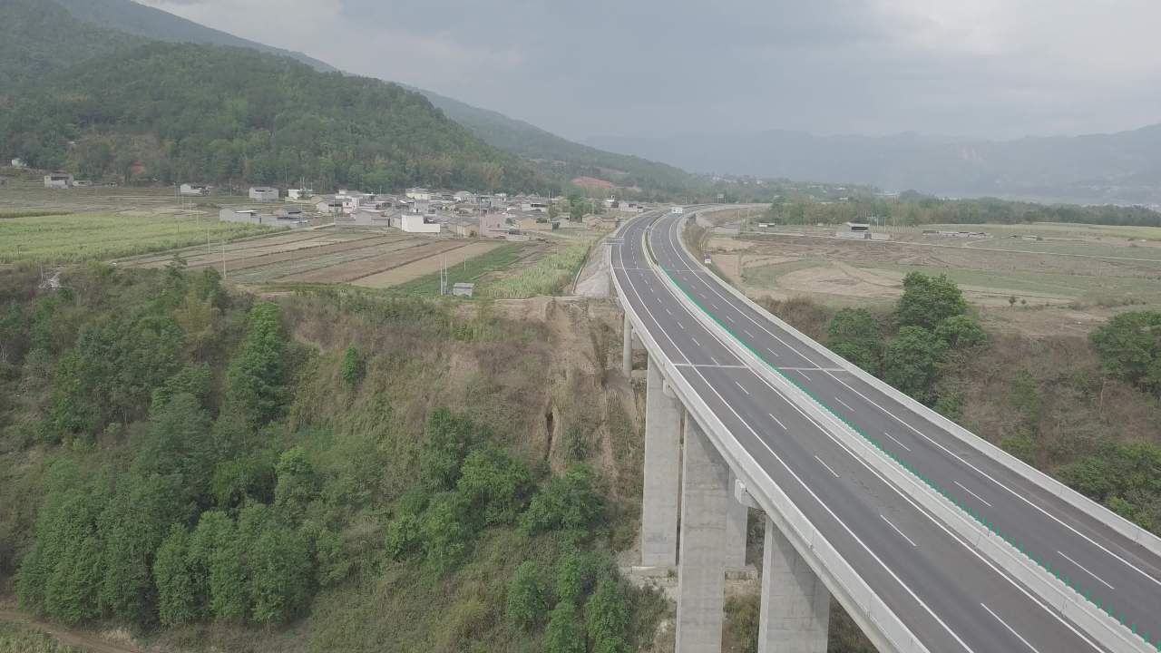 乡村公路与自然风光