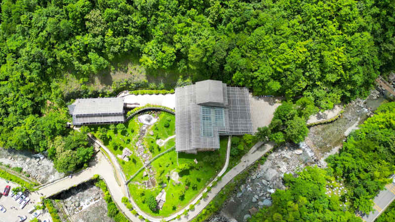  航拍湖北神农架官门山景区