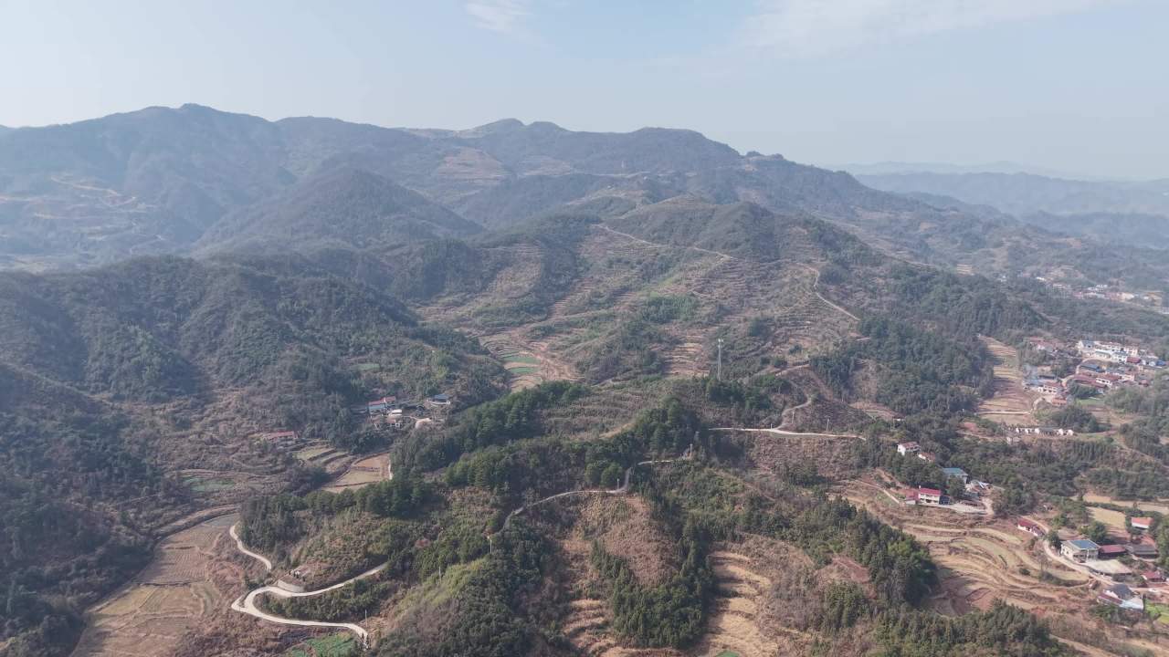 山间村落的宁静时光
