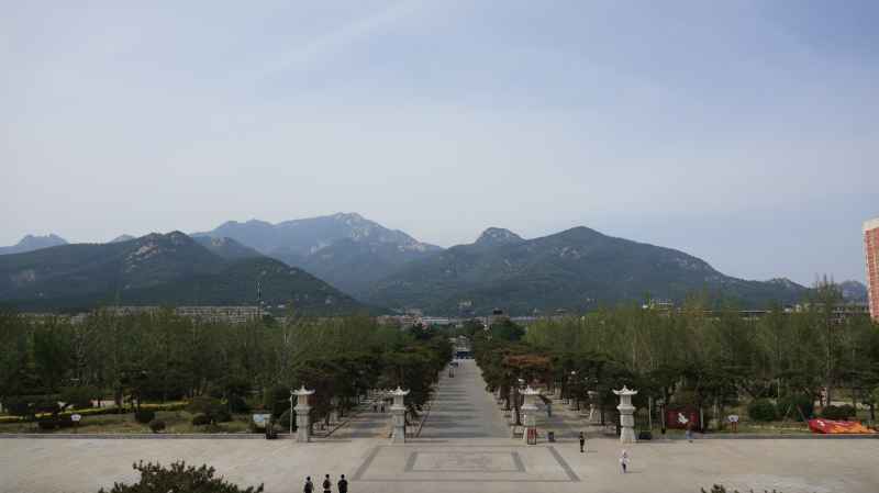 岱庙远眺泰山素材