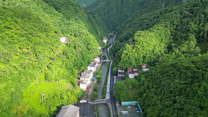 航拍湖北神农架红坪镇