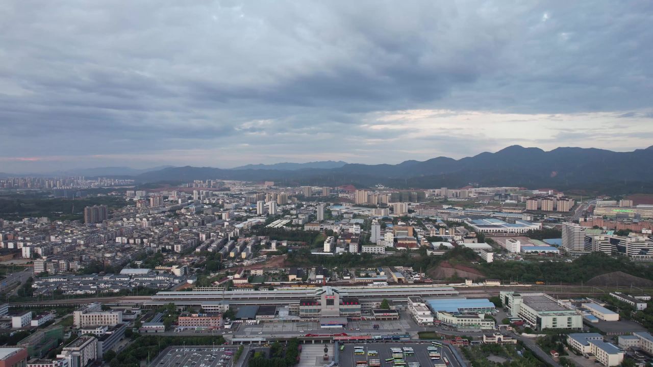 江西赣州城市蓝天白云城市大景全景航拍 