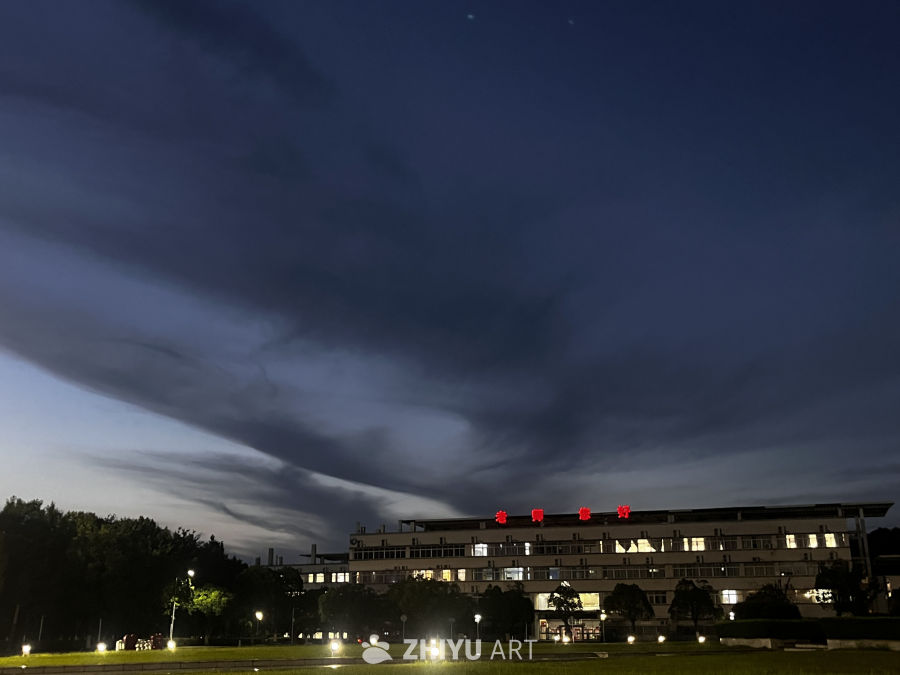 夜幕下的校园