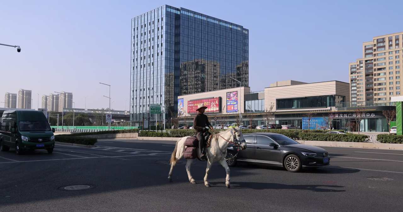 实拍4k城市里的纪实