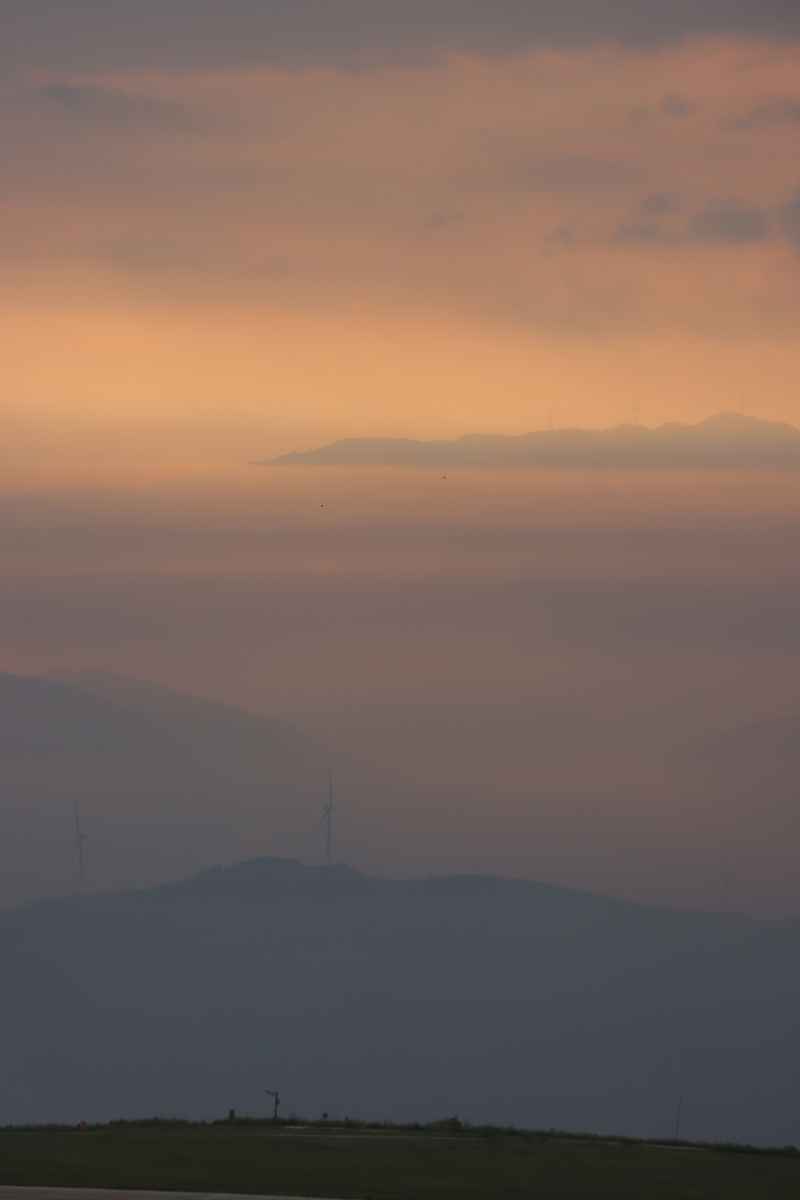 机场日出 