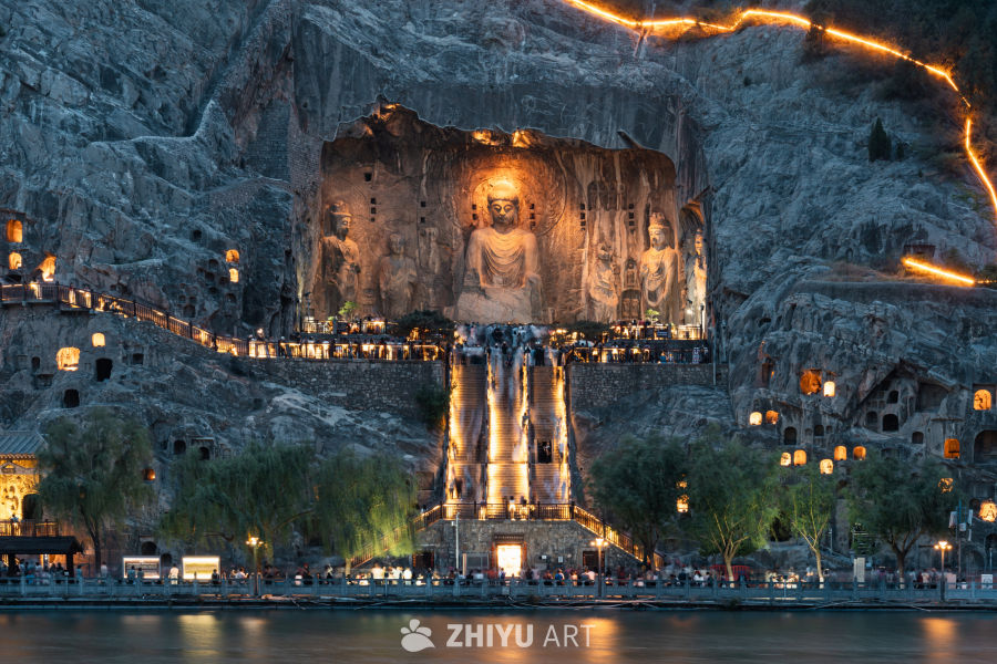 河南洛阳龙门石窟夜景