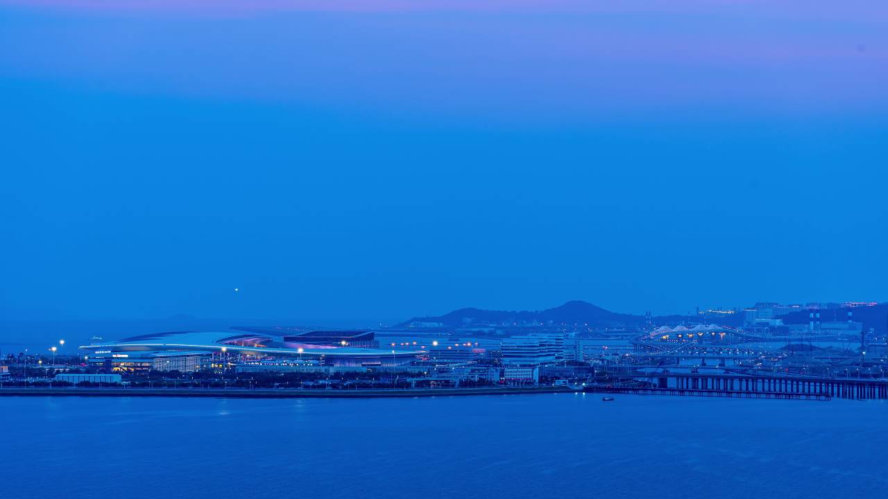  新近开通的澳门大桥蓝调时刻