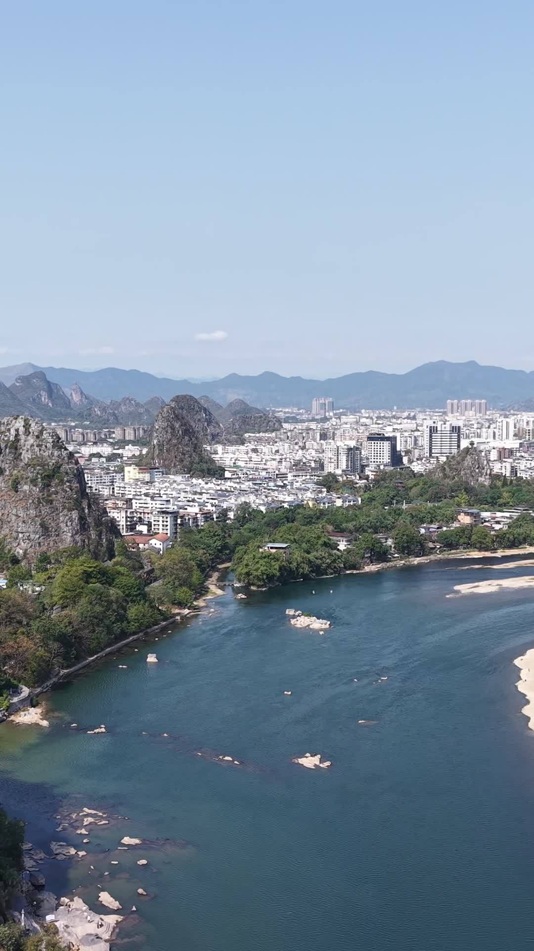 山水环绕的城市美景
