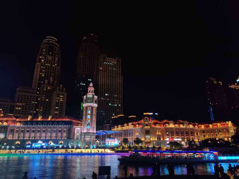 夜晚天津津湾广场灯光